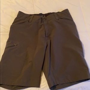 REI men’s gray shorts